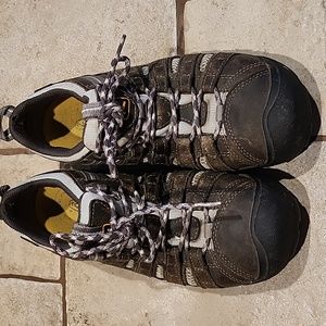 Womens Keen flint low steel toe shoe